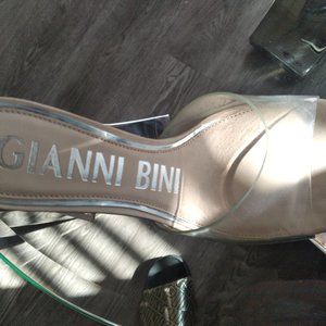 Gianni Bini Caylor Clear Patent Square Toe Lucite 3.5" Heel Sandals Shoe